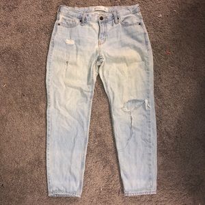 🌻Abercrombie light wash boyfriend jeans🌻